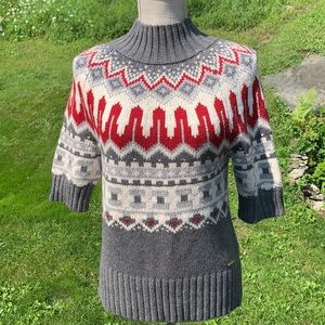 Tommy Hilfiger short sleeve sweater Size M Gray winter white, deep red burgundy